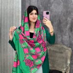 شال تابستانه بهاره چهار فصل نخی منگوله دار فروشگاه فران لند عمده پخش سفید مشکی گوچی