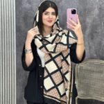 شال طرحدار گل ریز بابونه پلیسه تابستانه نخی فران لند نخ چهار فصل عمده کرم نسگافه ای