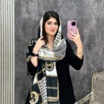 شال تابستانه بهاره چهار فصل نخی منگوله دار فروشگاه فران لند عمده پخش سفید مشکی گوچی