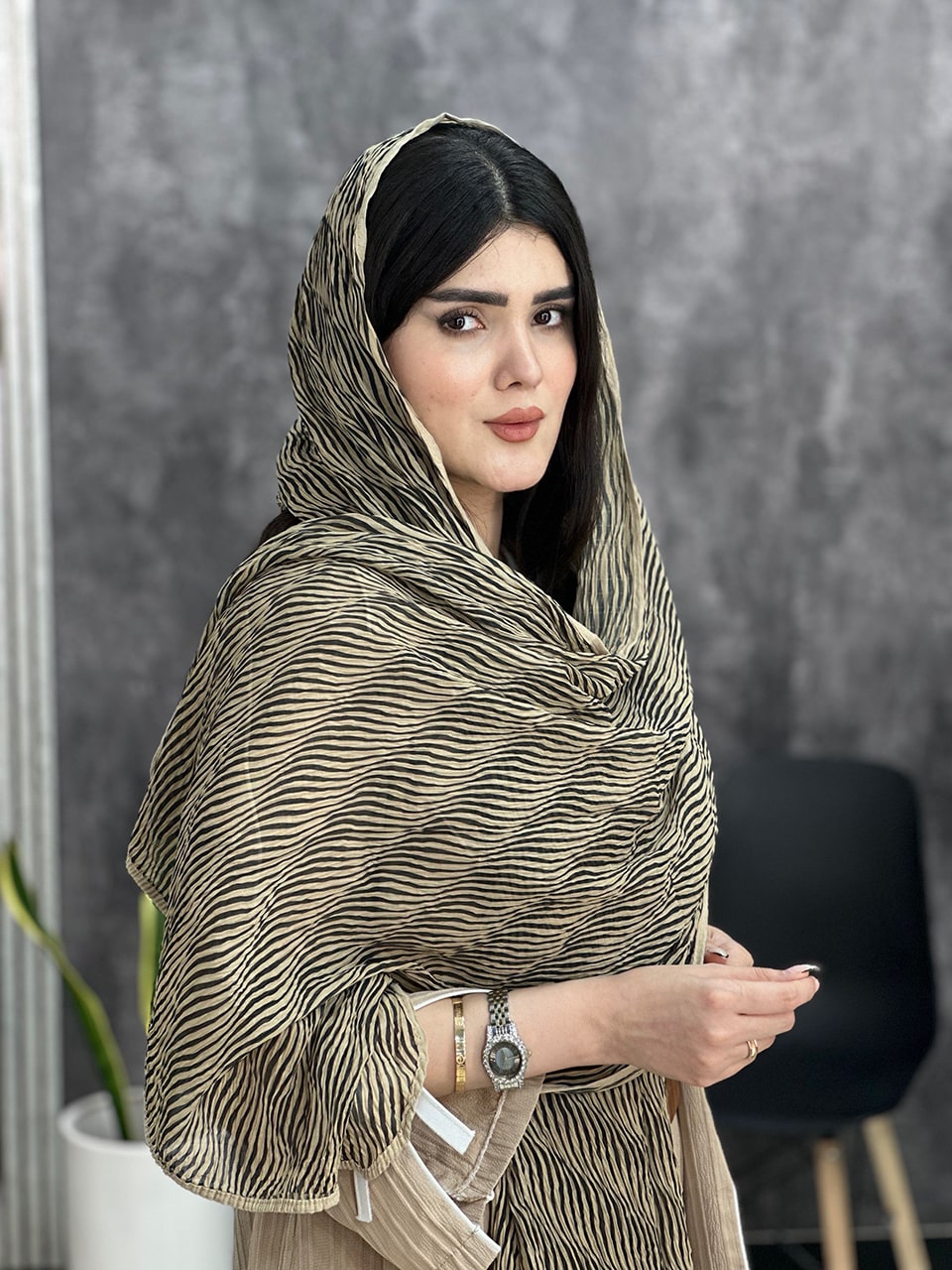 شال وارداتی حریر کرم مشکی فرانلند رشت
