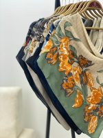روسری طرحدار گل سیا اسکارف رشت فرانلند