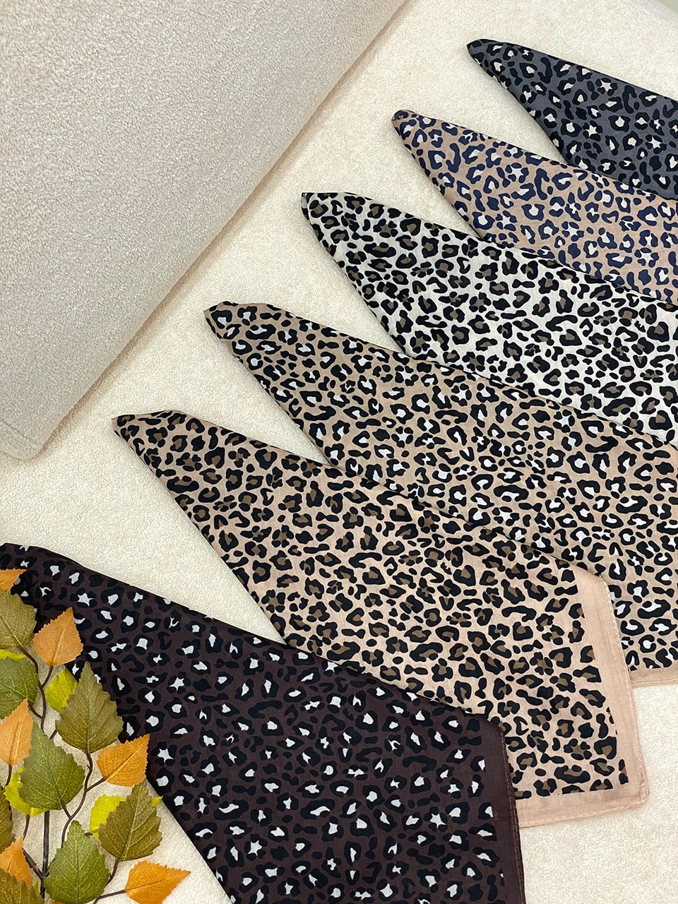 1726-2-min مینی اسکارف نخی پلنگی رشت فرانلند