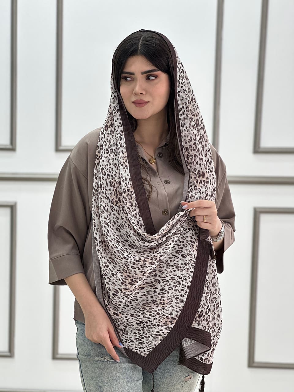 شال پلیسه طرحدار قهوه ای فرانلند رشت مافیای شال و روسری