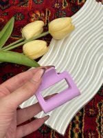 باکس روز دختر باکس شامل کراپ چاپی طرح آبرنگی-هدبند گره ای صورتی-آینه جیبی طرح ایفل-کش چهل گیس رنگای پاستیلی-اسکرانچی ساتن-مینی اسکارف صورتی طرح دیور-کلیپس 4سانت-کلیپس بیبی طرح شکوفه-گوشگیر و دستکش تدی رشت فرانلند